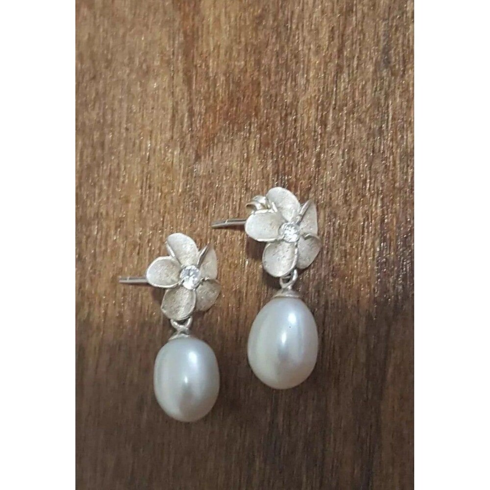 Pearl and Rhinestone Flower Silver Set - Picture 3 of 5